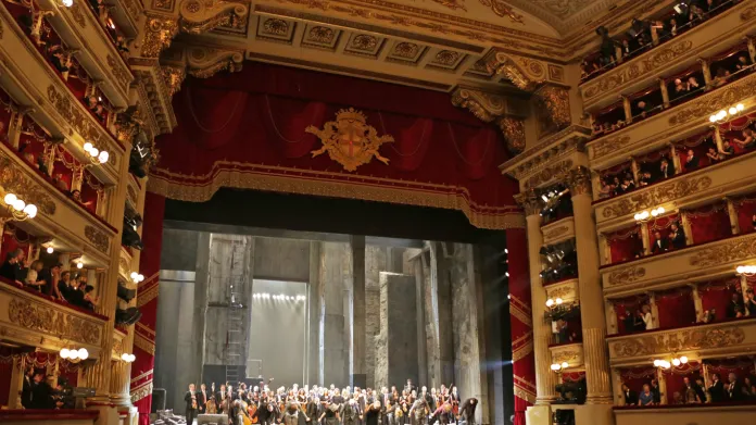 La Scala zahájila sezonu Fideliem