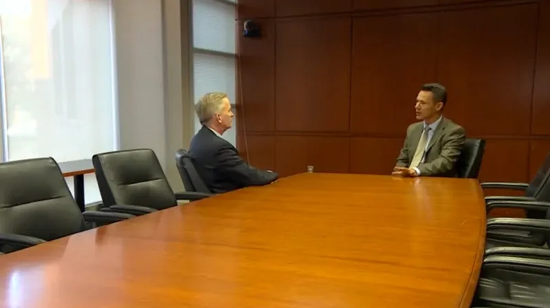 Bývalý americký prokurátor Randall Eliason se zpravodajem ČT Martinem Řezníčkem