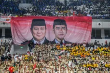 Největší muslimská země volila. Indonésii chce vést „politolog-kazatel“ i generál z dob vlády autoritáře Suharta