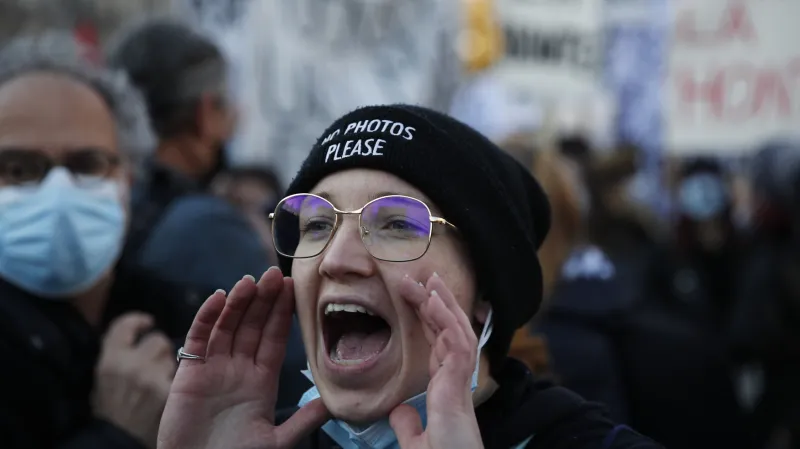 Francouzi protestují proti zákonu o bezpečnosti, obávají se narušení svobody tisku