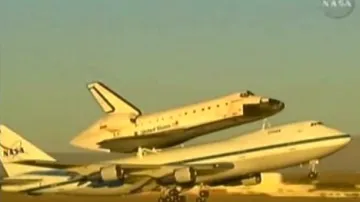 Přesun raketoplánu Endeavour