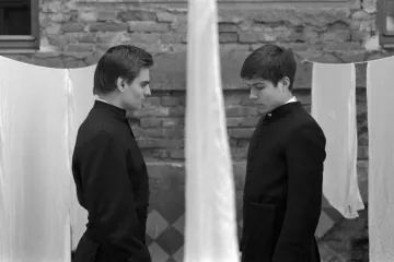Část církve kolaborovala s režimem, ale někteří se strachem zápasili, ukazuje film Služebníci 
