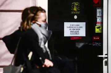 Koronavirus se zřejmě v obchodech nepřenáší, říká německý expert. Finská studie ale tvrdí opak