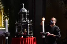 V Olomouci vystavili ostatky svaté Pavlíny, aby ochraňovala před koronavirem