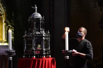 V Olomouci vystavili ostatky svaté Pavlíny, aby ochraňovala před koronavirem