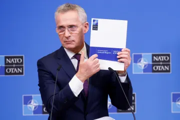 Jen sedm zemí NATO dalo loni na obranu dohodnutá dvě procenta, sdělil Stoltenberg