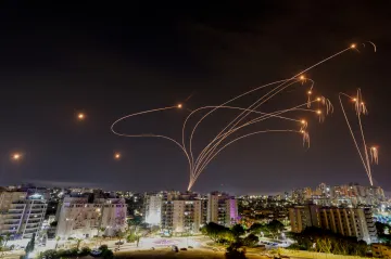 Izrael se brání íránským raketám. Má jít o odvetu za Bejrút