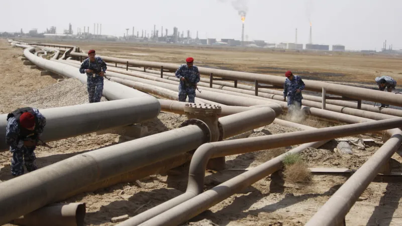 Ropovod v irácké Basře (snímek z roku 2010)