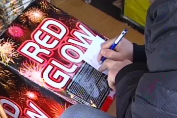 Inspektoři v Hatích kontrolovali stánky se zábavní pyrotechnikou