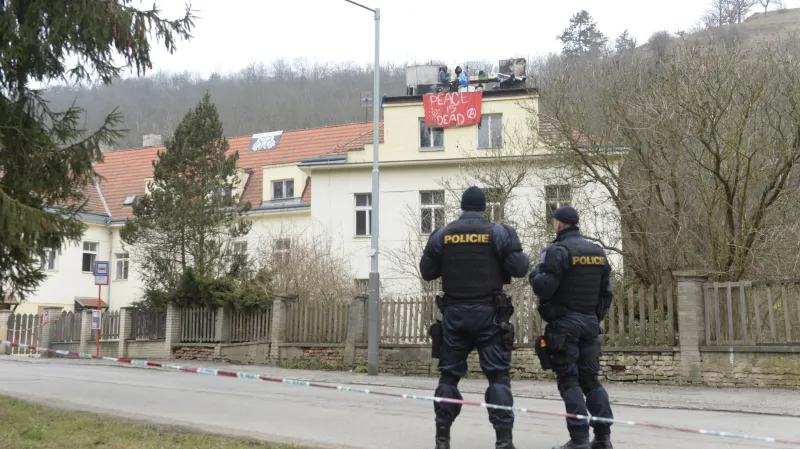 Squatteři v usedlosti Šatovka