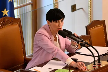 Opozice neprosadila odvolání Pekarové Adamové z čela sněmovny