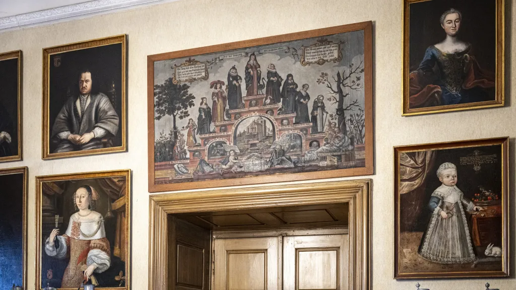 Mobiliář v interiéru zámku Hrubý Rohozec (29. ledna 2026)