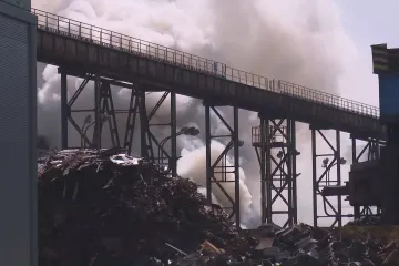 V Tlumačově na Zlínsku hořelo vrakoviště