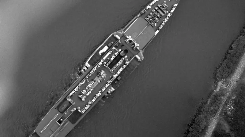 Letecký pohled na parník Vyšehrad nebo Děvín