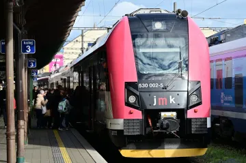 V Brně na hlavním nádraží vykolejila lokomotiva, provoz je omezen