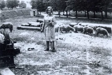 „Na Heydrichova syna se nezlobím,“ říká Doris Grozdanovičová. Přežila Terezín, téměř celá její rodina ale zahynula