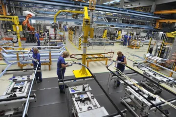 Zaměstnávejte cizince, zrušte důchodovou hranici a pozor na předražené nemovitosti, radí Česku OECD