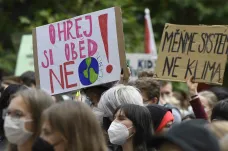 Lidé v centru Prahy demonstrovali za klima, apelovali na budoucí vládu
