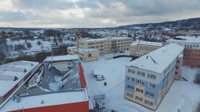 Zřícená střecha haly v České Třebové