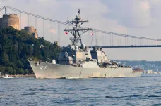 USA hlásí útok na torpédoborec a další lodě v Rudém moři
