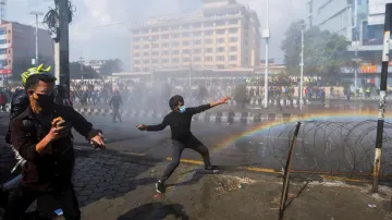 Nepálci se v ulicích střetli s policisty kvůli nabídce finanční pomoci z USA