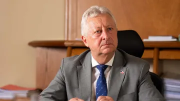 Ministr obrany Jaromír Zůna (za SPD)