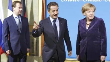Dmitrij Medvěděv, Nicolas Sarkozy a Angela Merkelová