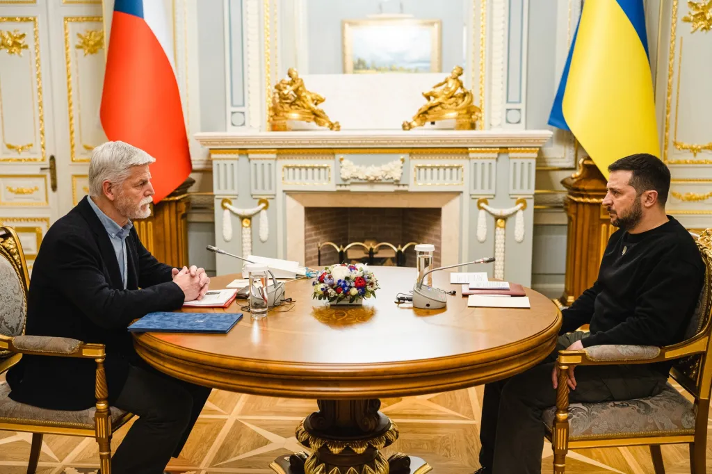 Na konci dubna 2023 přijal Pavel pozvání do Kyjeva od ukrajinského prezidenta Volodymyra Zelenského