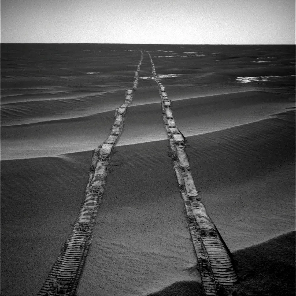 Stopy vozítka Opportunity na povrchu Marsu