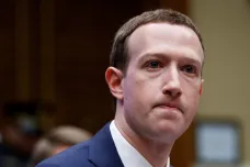 Facebook a Mark Zuckerberg čelí žalobě kvůli rekordnímu propadu cen akcií