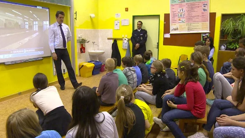 Beseda o nebezpečí na železnici