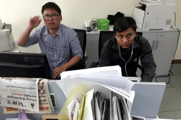 Myanmar potvrdil sedm let pro novináře Reuters. Obhájci s verzí, že šlo o policejní léčku, neuspěli
