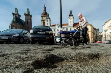 Hradecké náměstí je v havarijním stavu. Rozkopané bude pět let