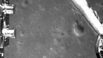 Čínská sonda přistála na odvrácené straně Měsíce