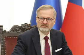 Silná obrana je investice do prosperity, řekl Fiala na konferenci Globsec