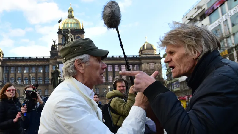 Střet příznivců a odpůrců amerického konvoje