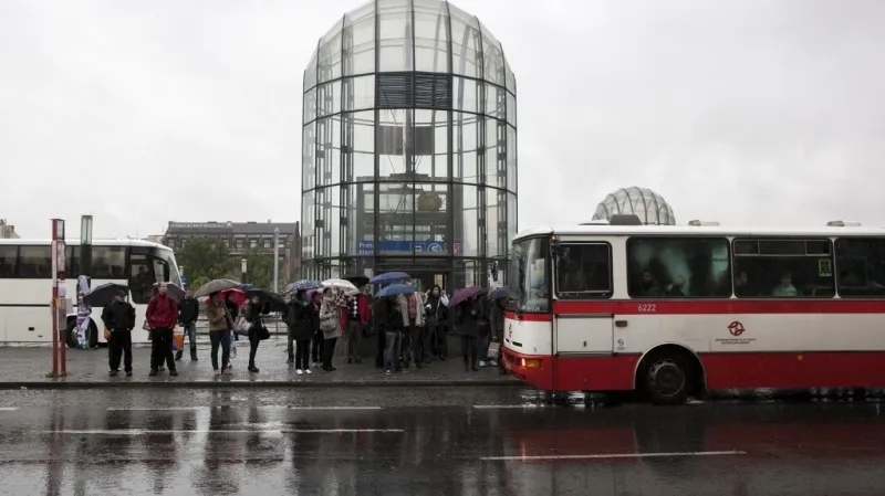 Náhradní doprava ve stanici Hlavní nádraží