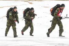 Vojáci z několika evropských zemí měří síly v Hrubém Jeseníku v soutěži Winter Survival