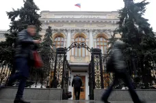 Ruská centrální banka snížila základní úrok a naznačila jeho další pokles