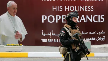 Hlava katolické církve papež František zahájil historicky první cestu do Iráku