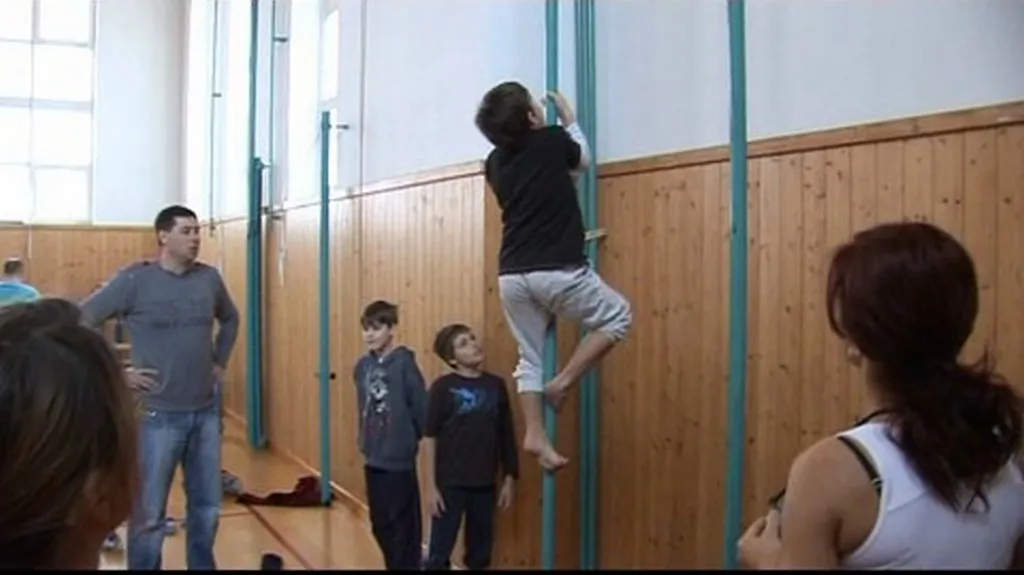 Jeden z účastníků závodu ve šplhu