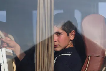 Obyvatelé Náhorního Karabachu prchají v obavě z čistek, Západ pošle humanitární pomoc