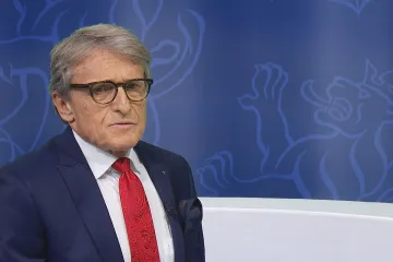 Robejšek: Euro je potápějící se loď. Bezpečnost zajistí víc zbraní a tříměsíční vojna