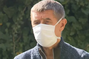 Vláda zatím nemá jisté prodloužení nouzového stavu, přiznal Babiš. Bez toho by ale musela skončit všechna opatření