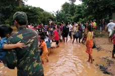 Po protržení přehrady v Laosu našli záchranáři 19 mrtvých