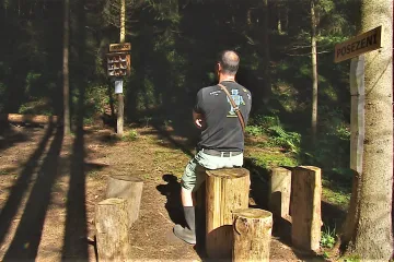 Provoz lesních barů stojí na důvěře. Míří do nich ale i nepoctivci, vybírají kasičky a kradou jídlo