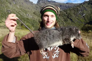 Má 85 centimetrů, váží dvě kila. Český student popsal velekrysu