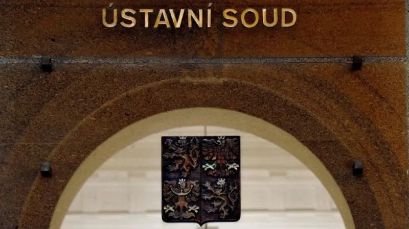 Události ČT: ÚS rozhodl o odškodnění za zlomeninu