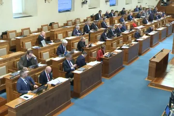 Senát schválil novelu k sociálním odvodům. Zeman už podepsal změnu u příspěvku na bydlení a rodičovské