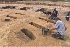 Vědci v pražské Vinoři zkoumají pozůstatky stavby z mladší doby kamenné